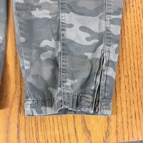 Style & Co sz 6 cropped camo pants w zipper EUC - Picture 4 of 5